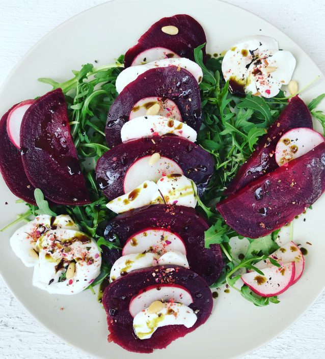 Rote Rüben Carpaccio mit Mozzarella